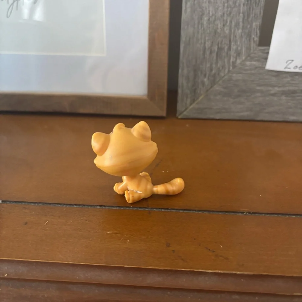 hasbro littlest pet shop orange crouching kitten #300